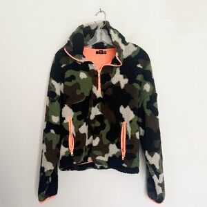 Bloomingdale’s AQUA Army Camouflage quarter Zip Sherpa fleece women size Medium